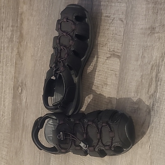 Shoes - EUC Khombu Ashley Black Ankle Strap Water Sandal Women's 8M